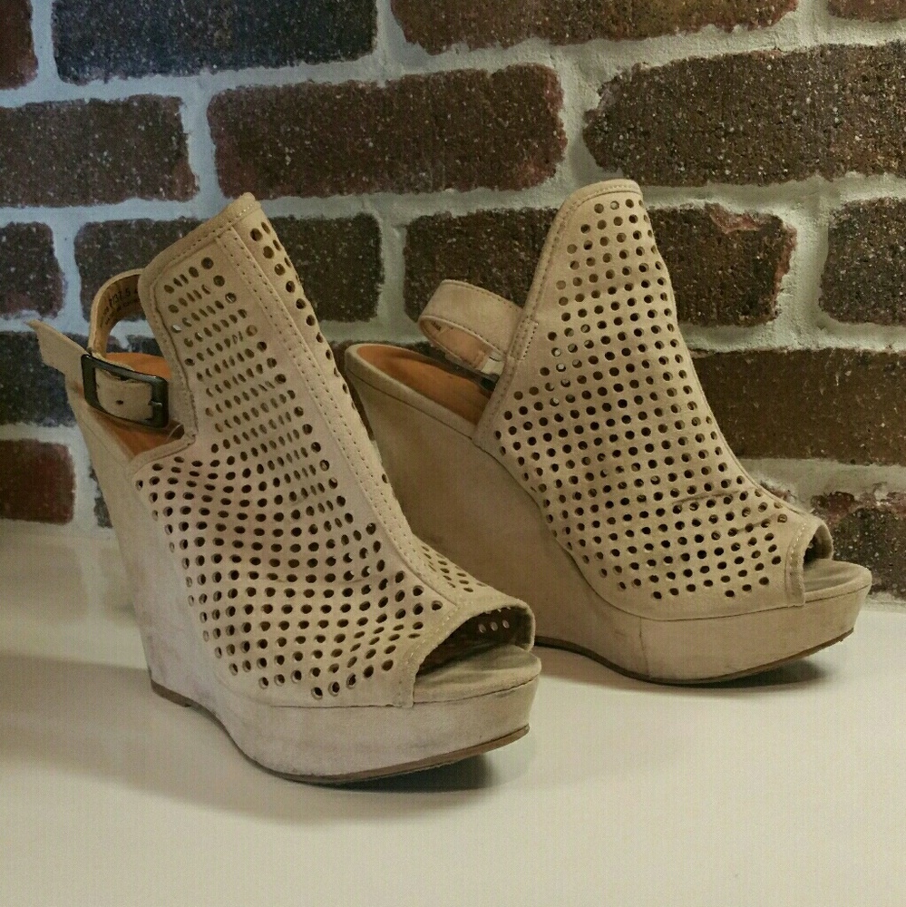 Chinese Laundry Wedges